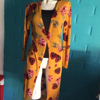 Venta de ropa y maquillaje