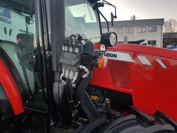 Fotografía 3 de Tractor de granja Massey Ferguson MF 4707, année 2017