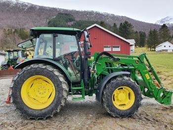 Fotografía 2 de Tractor John Deere 5115M