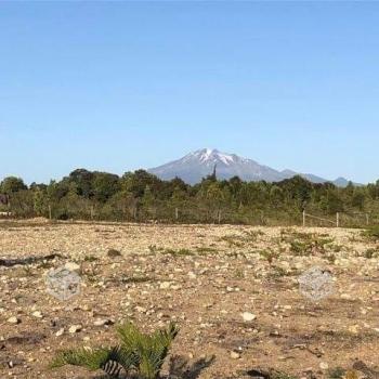 Fotografía 2 de Bella sito con portón eléctrico lista para construir